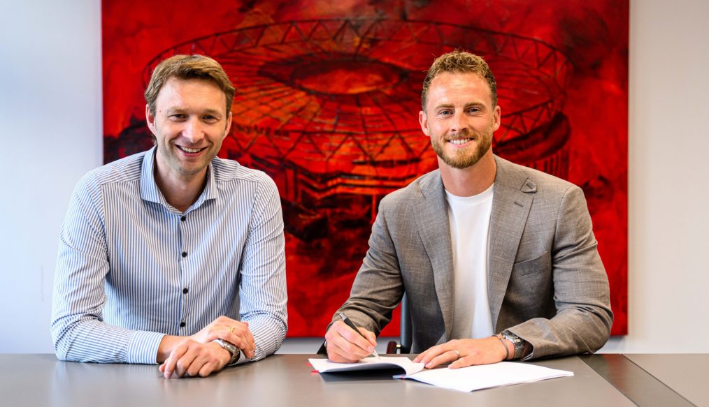 OFFICIEL : Le Bayer Leverkusen tient son nouveau numéro 1, Mark Flekken signe jusqu’en 2028