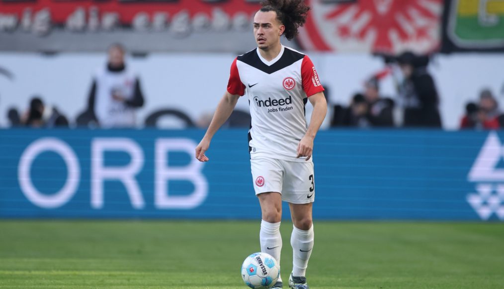 L’Eintracht Frankfurt verrouille Arthur Theate : aucun départ prévu cet été ?