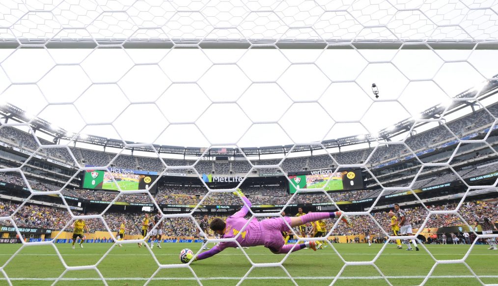 Après la piteuse préstation du BVB, Kobel admet : « Fluminense a été meilleur que nous »