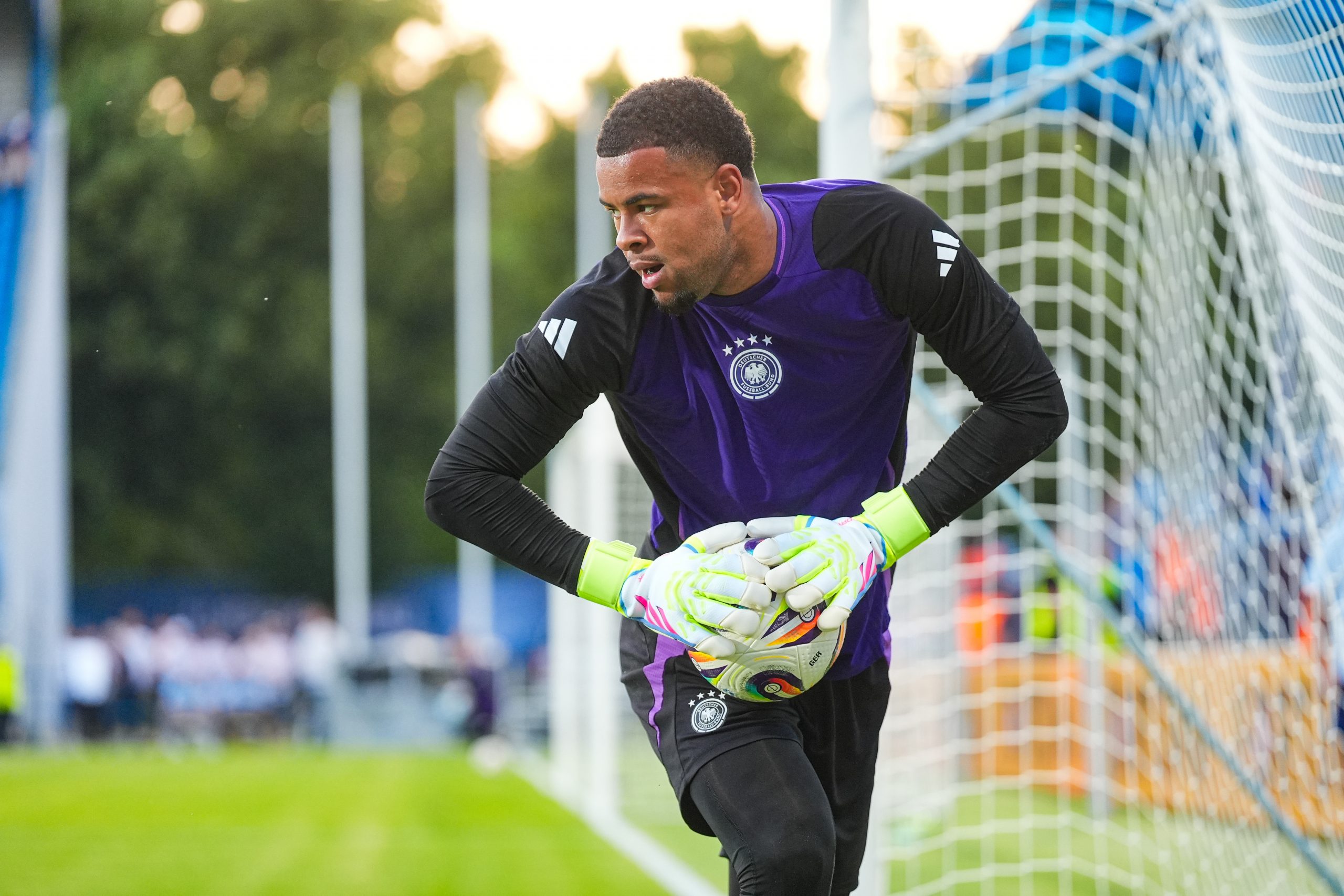 Noah Atubolu (SC Freiburg) face à la nouvelle règle gardien : « Ça m’impacte »