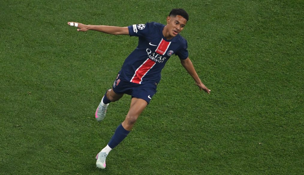 Le jeune buteur du PSG Senny Mayulu a failli signer à Wolfsburg… et au Borussia Dortmund !