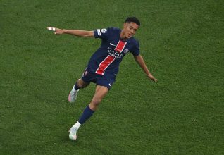 Le jeune buteur du PSG Senny Mayulu a failli signer à Wolfsburg… et au Borussia Dortmund !