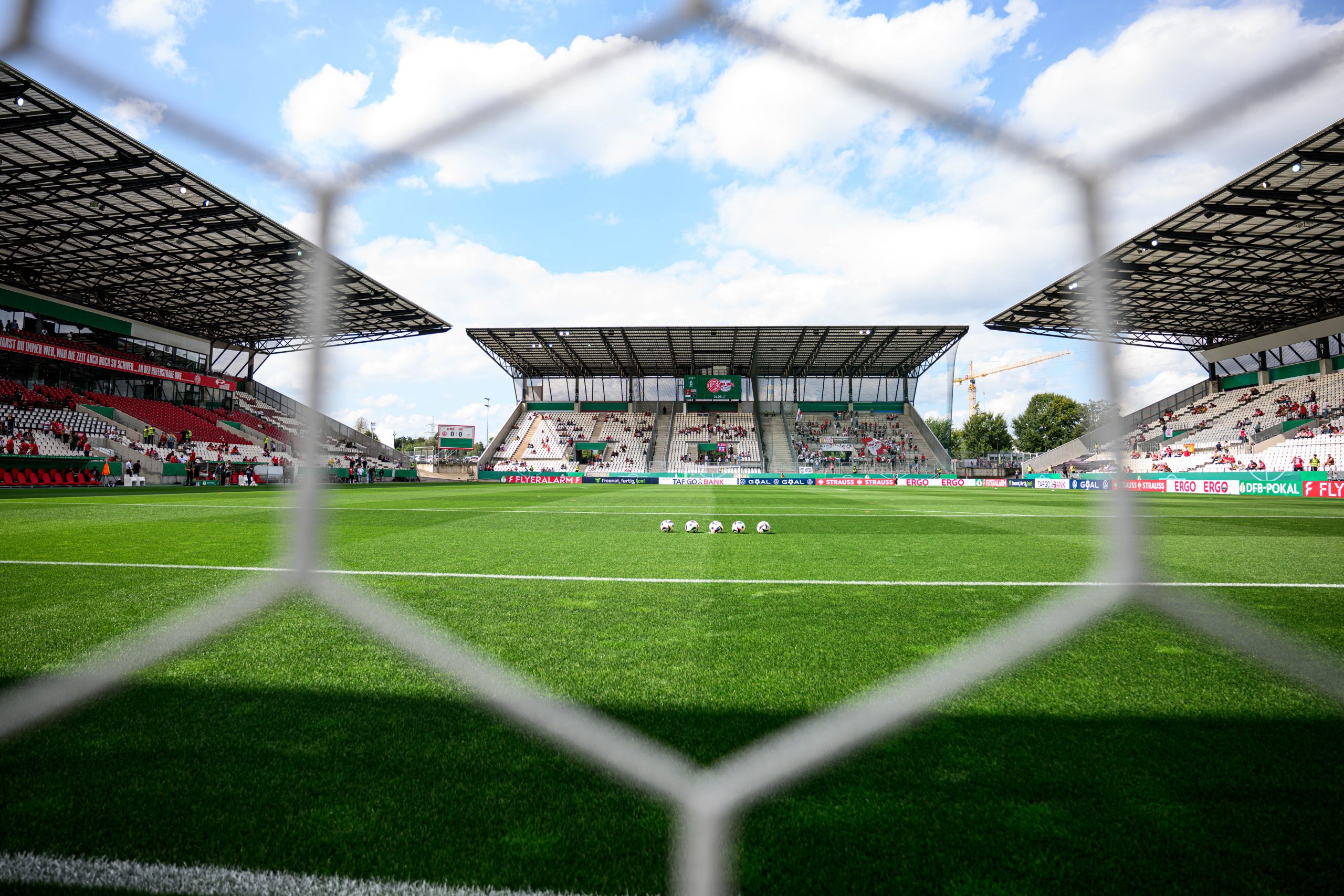 Le Rot-Weiss Essen prolonge son partenariat avec ifm jusqu’en 2028 ! Le Rot-Weiss Essen prolonge son partenariat avec ifm jusqu’en 2028 !