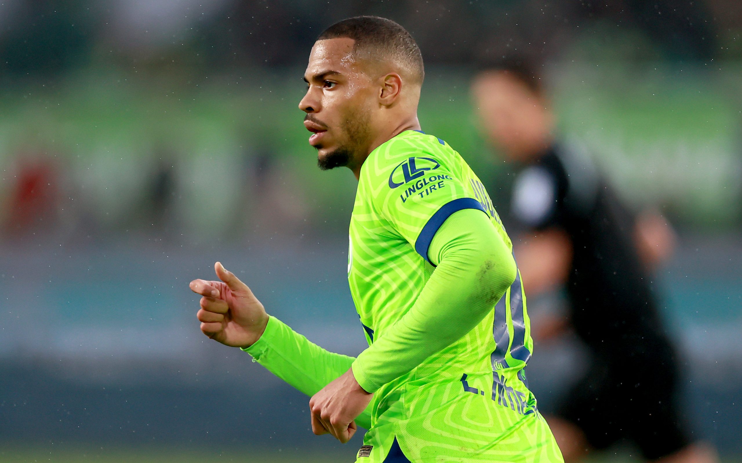 Lukas Nmecha de retour en Angleterre : l’attaquant quitte Wolfsburg pour Leeds United