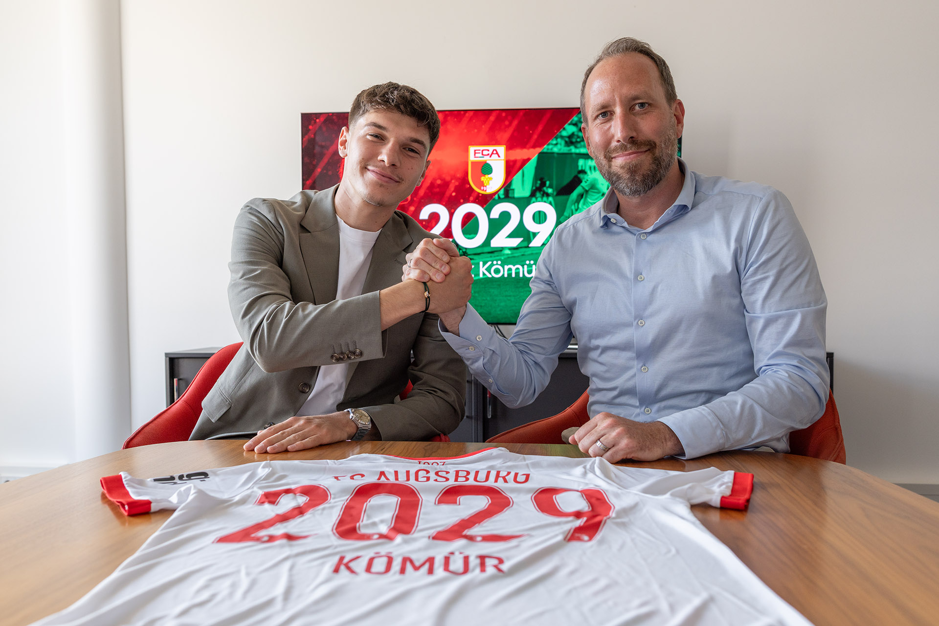 OFFICIEL : Mert Kömür prolonge jusqu’en 2029 avec le FC Augsburg !