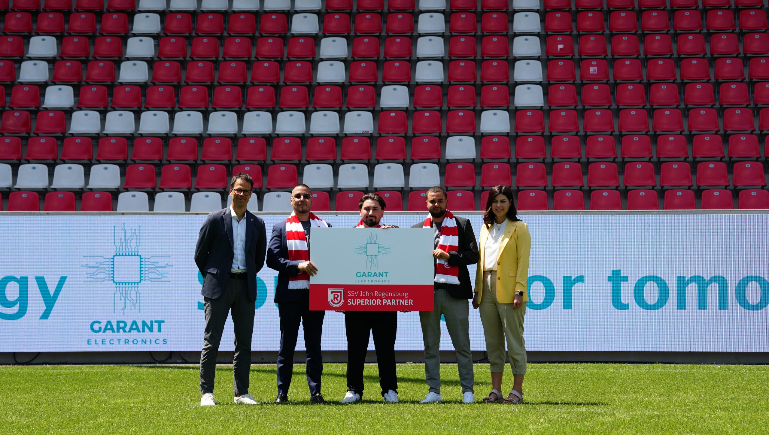 Le SSV Jahn Regensburg accueille Garant Electronics comme nouveau partenaire majeur !