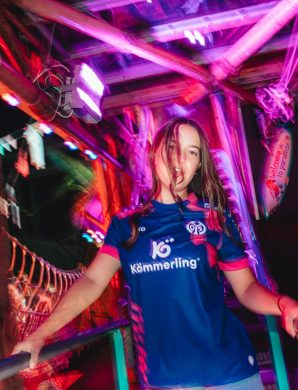 Rétro et flashy : le nouveau maillot extérieur de Mainz 05 est là !