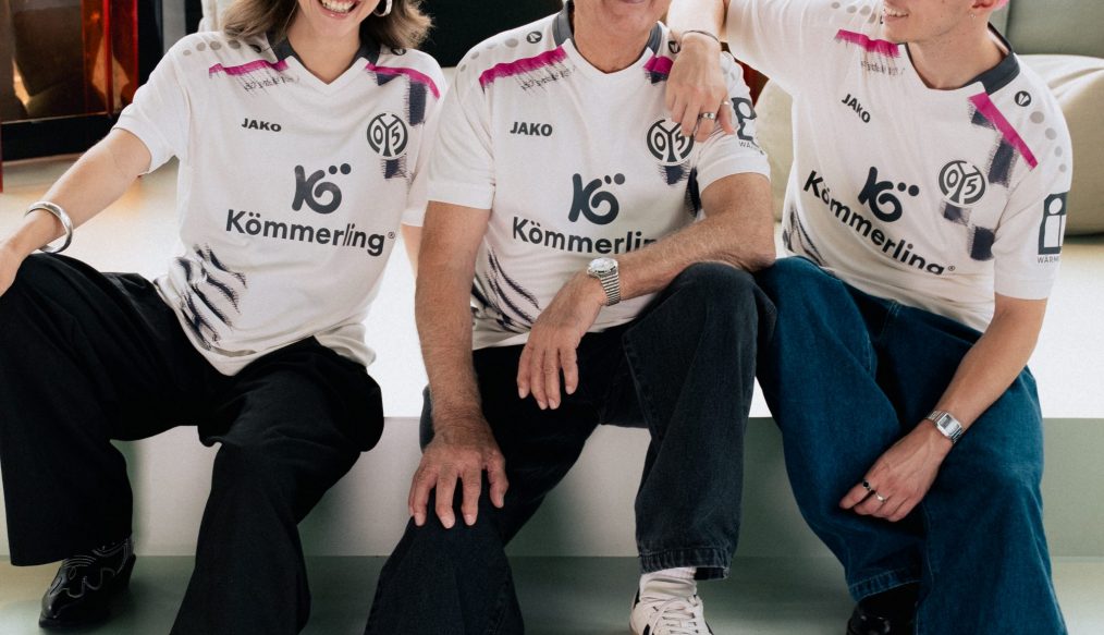 Ils ressortent un maillot culte des années 90… et ça claque !