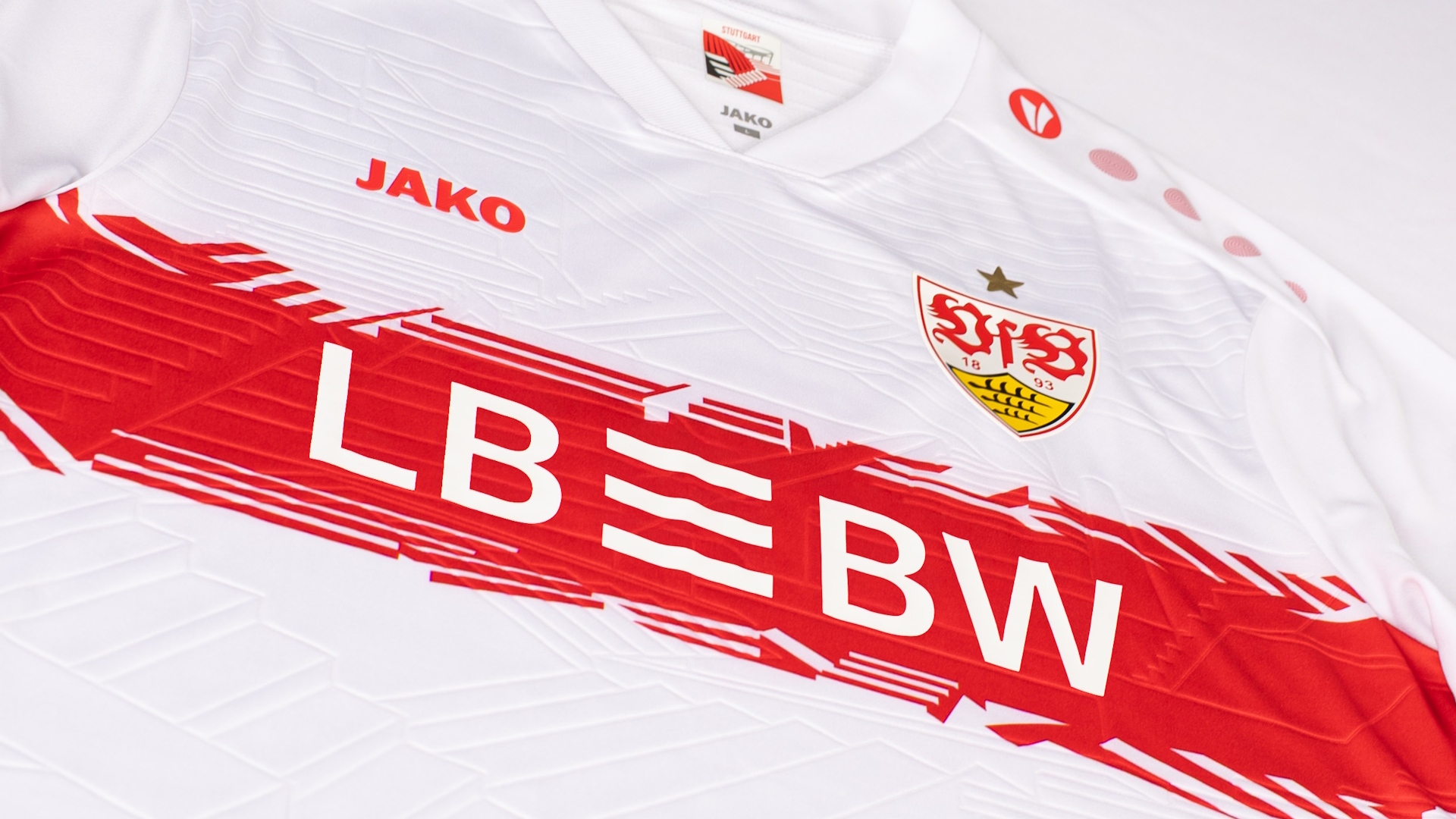 Le VfB Stuttgart dévoile son nouveau maillot domicile 2025/26 ! Le VfB Stuttgart dévoile son nouveau maillot domicile 2025/26 !