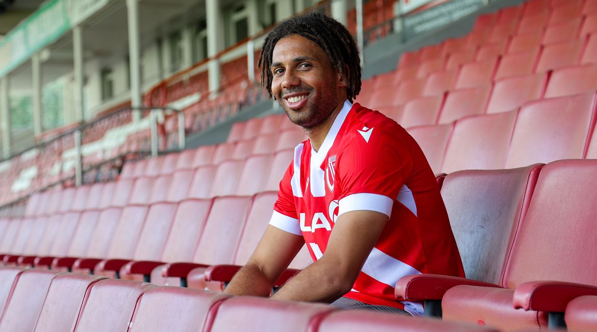 OFFICIEL : Leon Guwara rejoint le FC Energie Cottbus après un essai concluant !