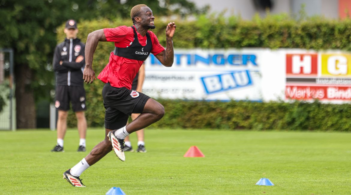 OFFICIEL : Dennis Duah rejoint Energie Cottbus en prêt pour une saison