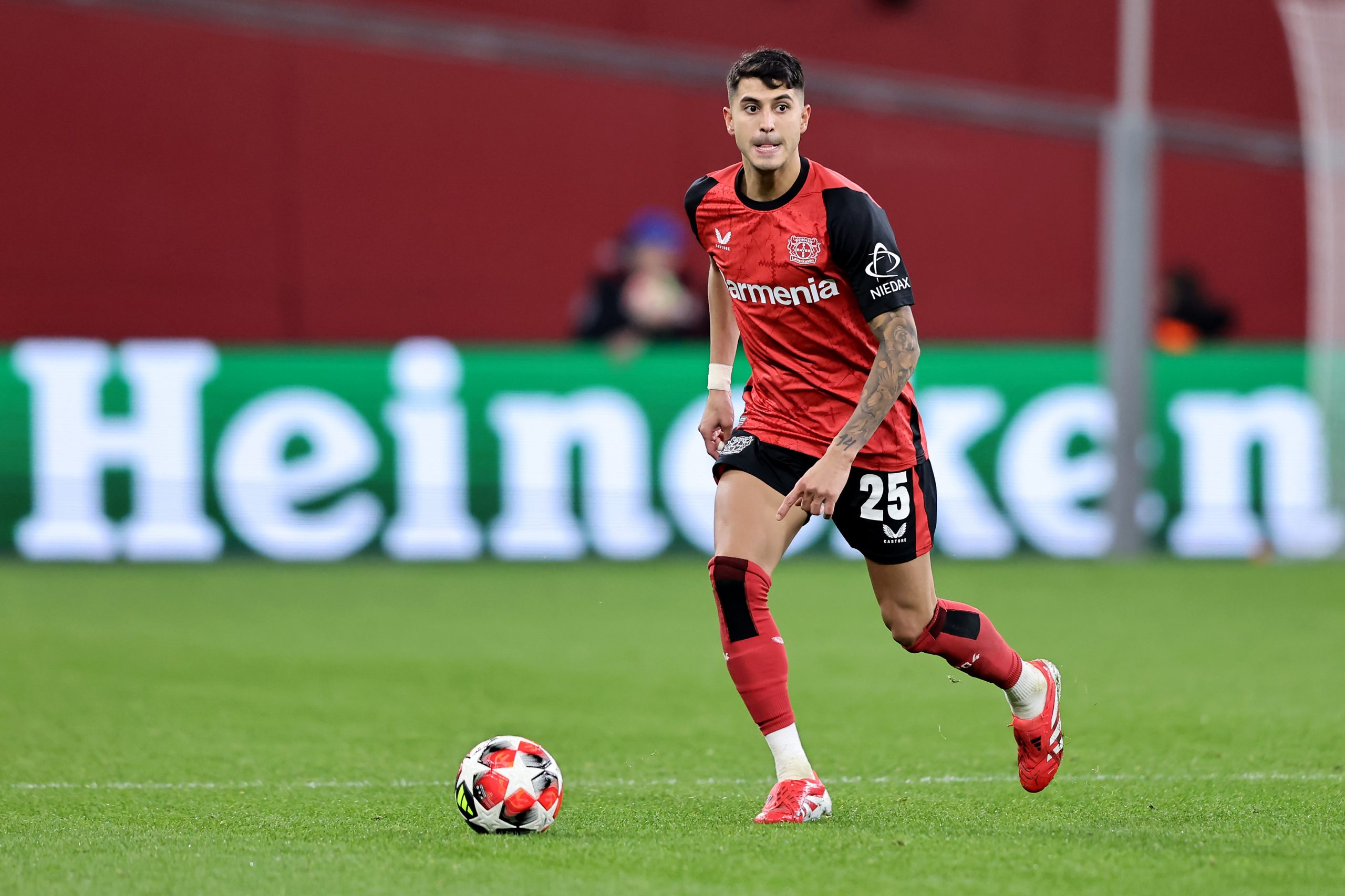 Exequiel Palacios séduit par l’Atlético de Madrid : un transfert possible cet été ?