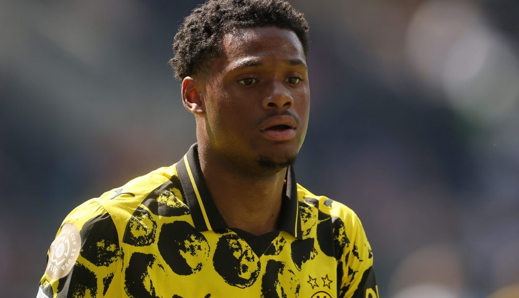 Borussia Dortmund : Julien Duranville va être opéré de l’épaule et sera absent plusieurs mois