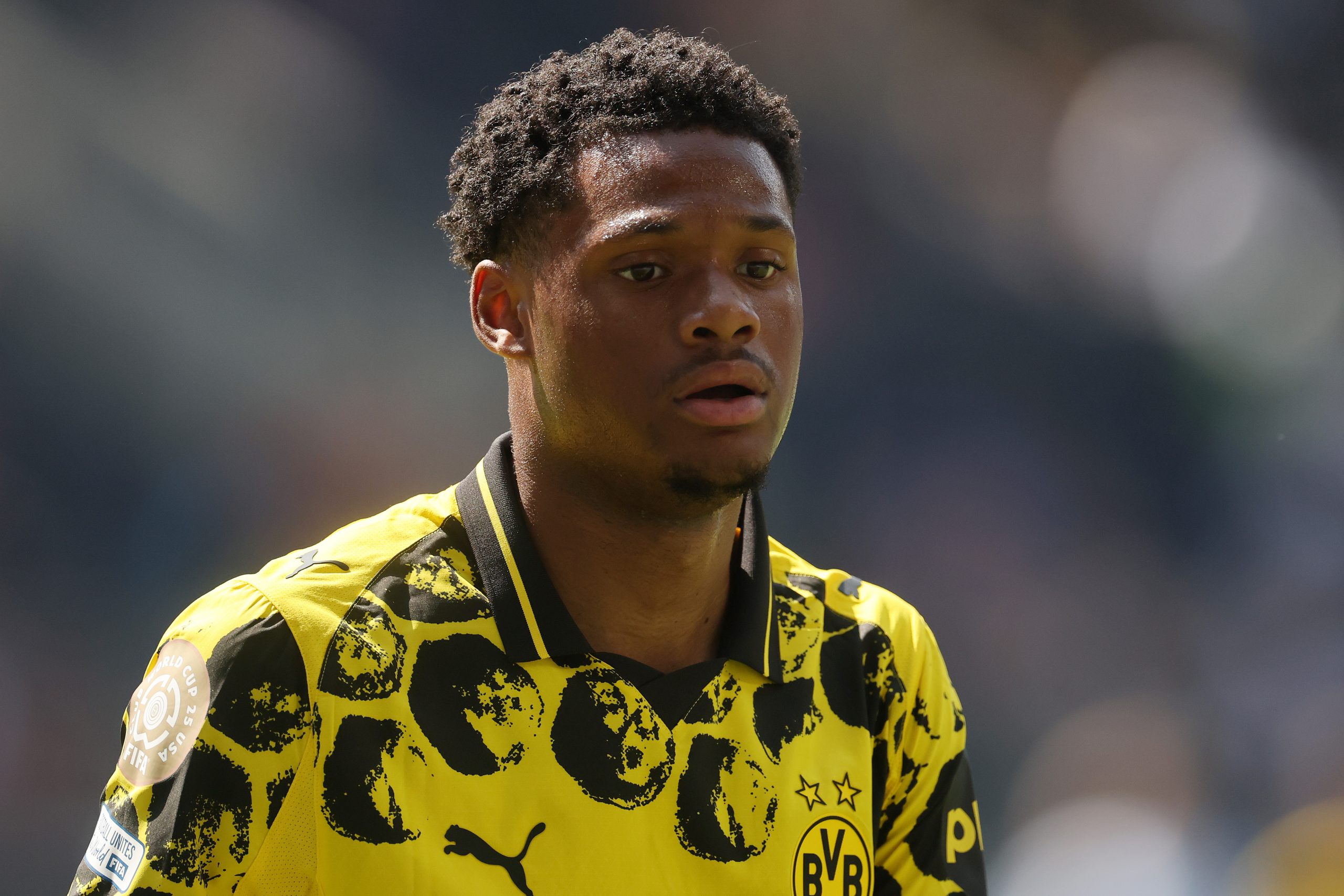 Borussia Dortmund : Julien Duranville va être opéré de l’épaule et sera absent plusieurs mois