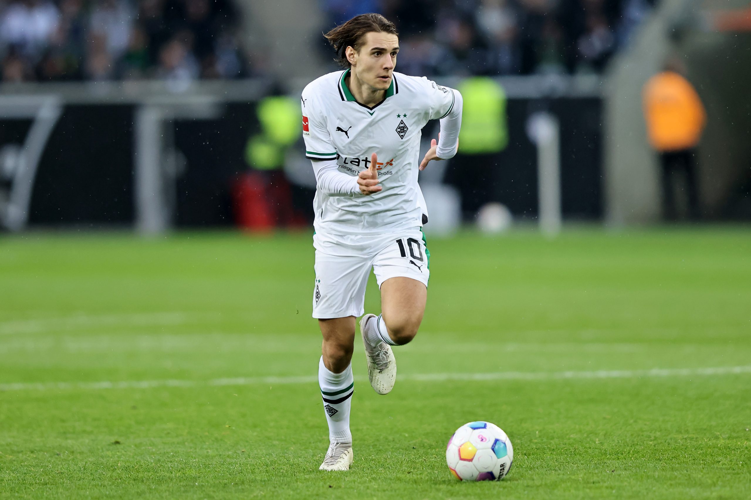 Scandale, sanction… et rebond ? Florian Neuhaus tout proche d’un transfert choc en 2. Bundesliga !