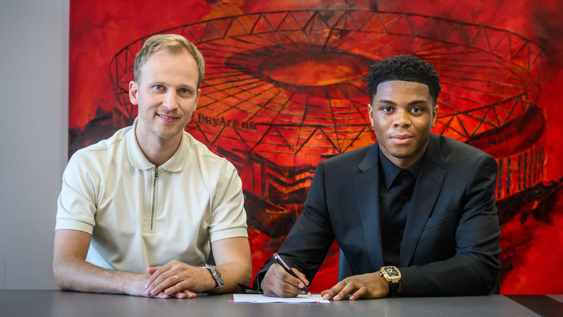 OFFICIEL : Un crack supersonique de Manchester City signe à Leverkusen !