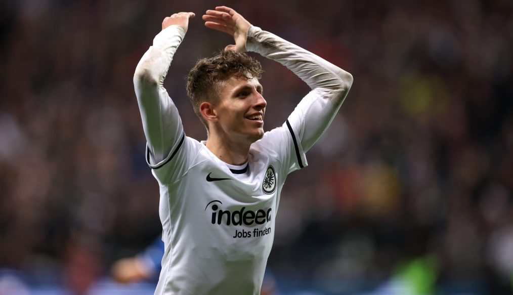 OFFICIEL : Jesper Lindström prêté au VfL Wolfsburg !