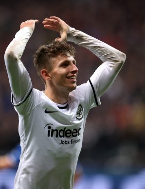 OFFICIEL : Jesper Lindström prêté au VfL Wolfsburg !