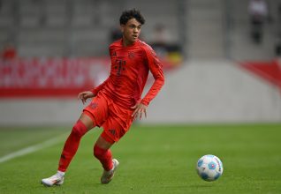 Adam Aznou à Everton : transfert imminent pour le jeune latéral du FC Bayern !