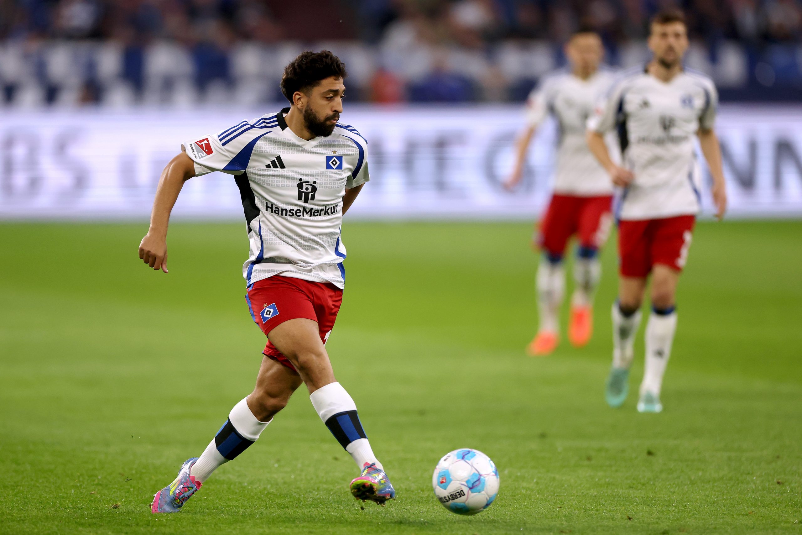 Coup dur pour le HSV : Immanuel Pherai blessé au genou !