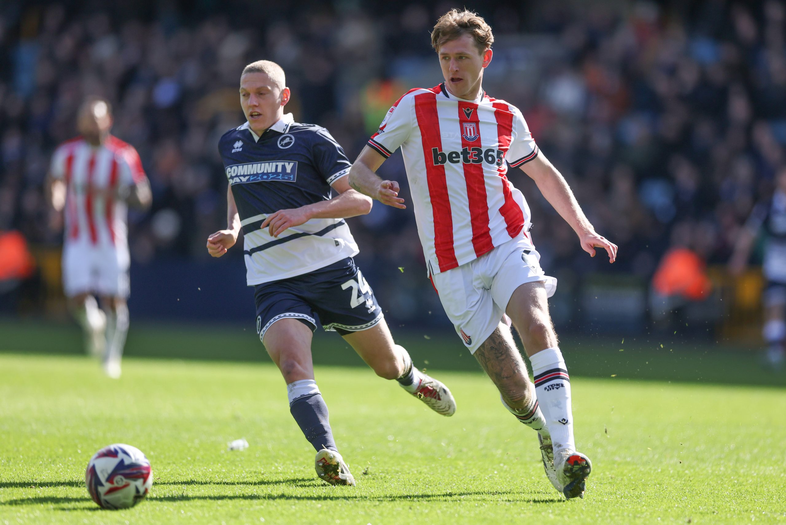 Hoffenheim vise un milieu néerlandais de Stoke City pour remplacer Anton Stach !