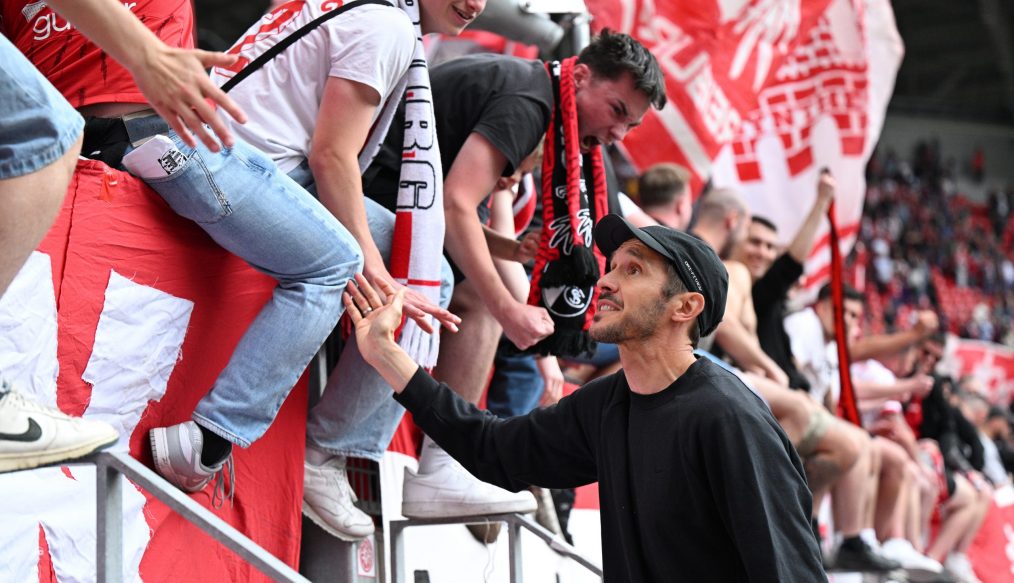 Le SC Freiburg prolonge Julian Schuster à quelques semaines de la reprise du championnat