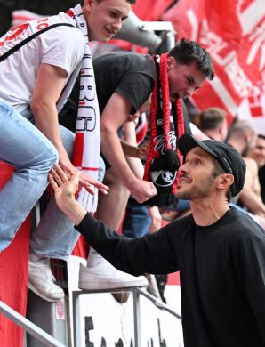Le SC Freiburg prolonge Julian Schuster à quelques semaines de la reprise du championnat