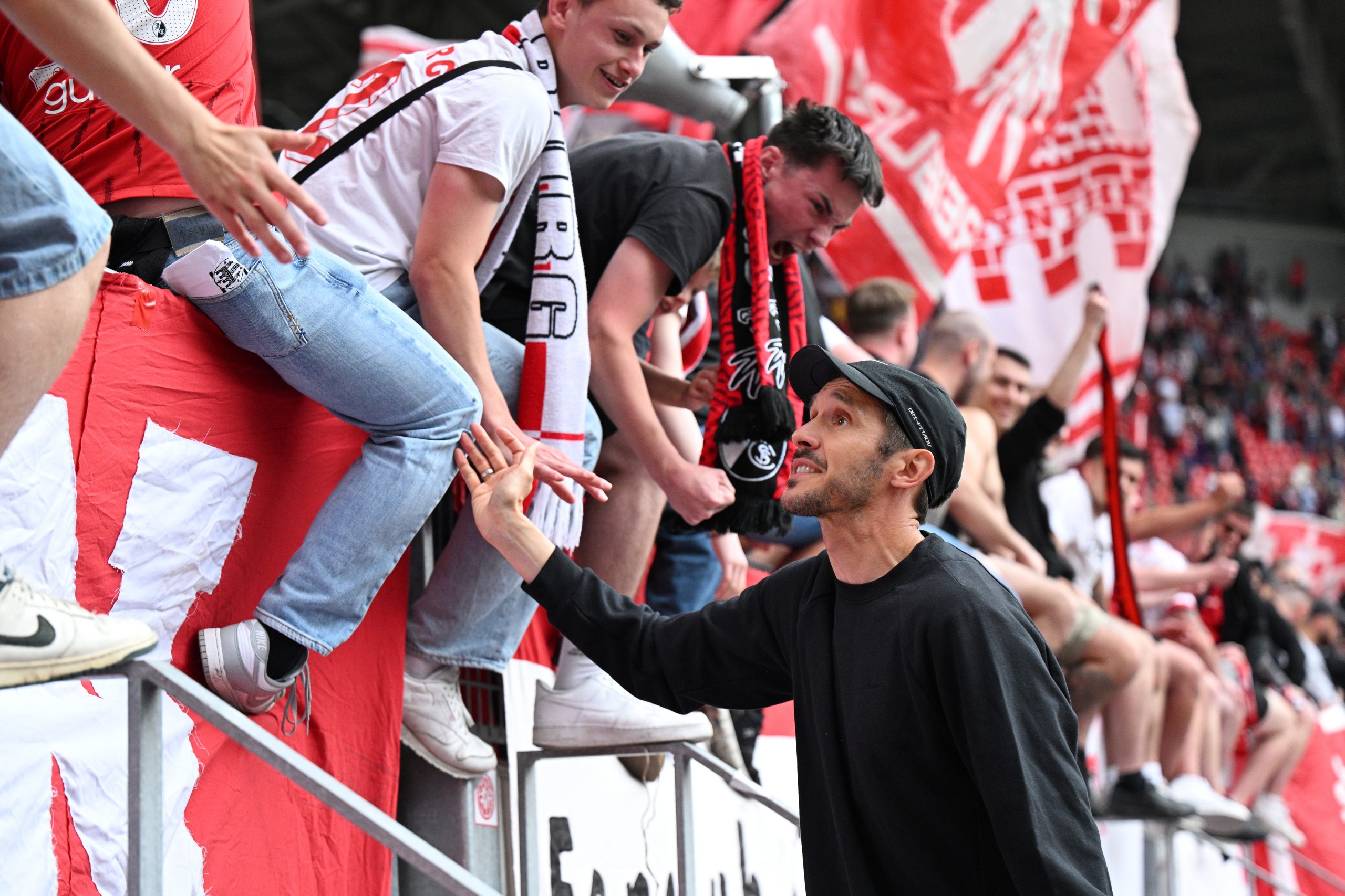 Le SC Freiburg prolonge Julian Schuster à quelques semaines de la reprise du championnat