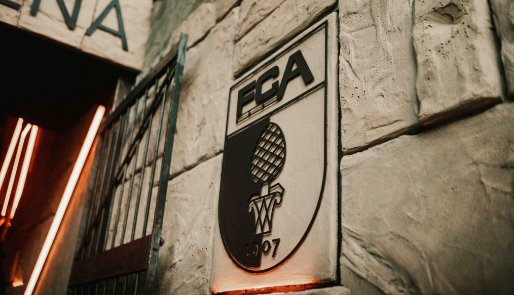 Le FC Augsburg dévoile un spectaculaire tunnel en hommage à ses racines romaines !