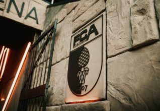 Le FC Augsburg dévoile un spectaculaire tunnel en hommage à ses racines romaines !