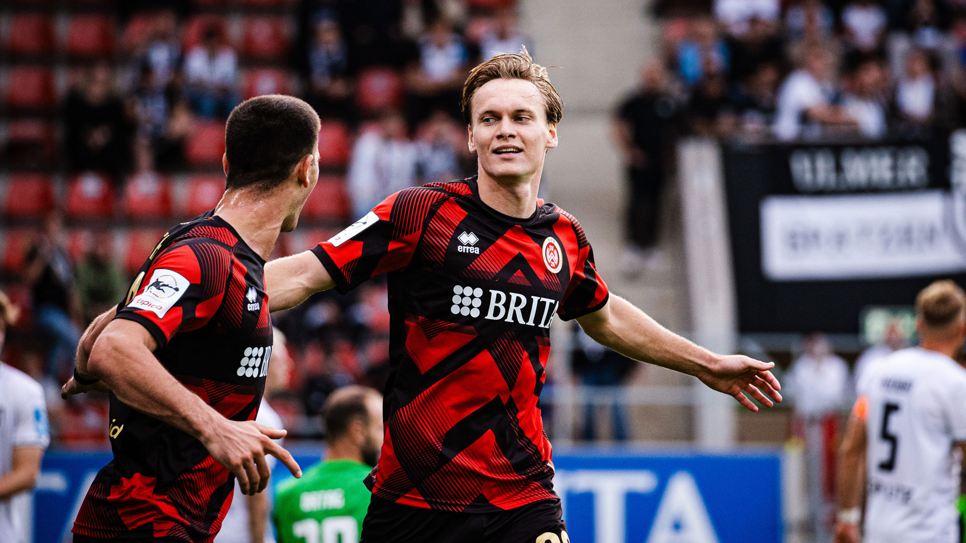 [VIDEO] Début raté pour Ulm et blessure inquiétante pour Reichert à Wiesbaden !