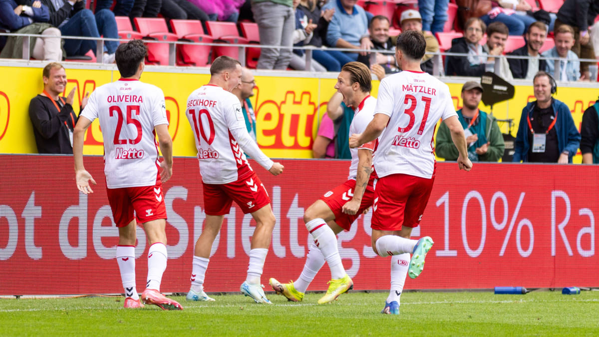 [VIDEO] Le SSV Jahn Regensburg lance enfin sa saison et punit Schweinfurt !