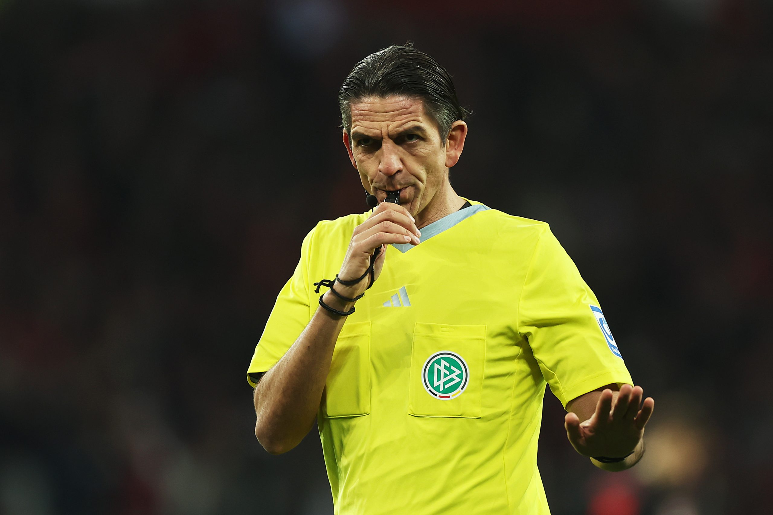 Deniz Aytekin annonce sa retraite en 2026, un triple départ choc chez les arbitres !