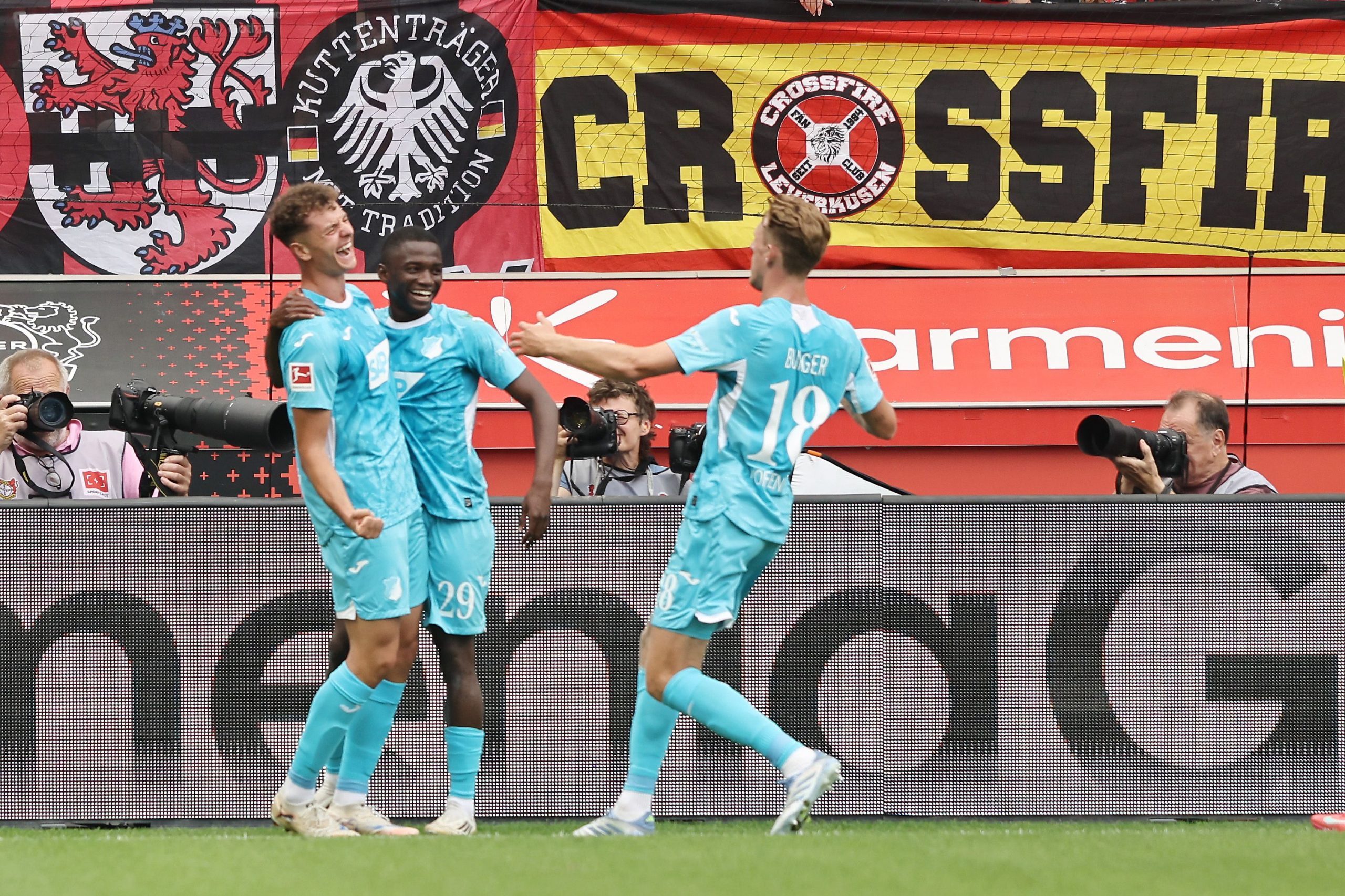 Asllani et Lemperle frappent fort : Hoffenheim surprend Leverkusen dès la première journée !
