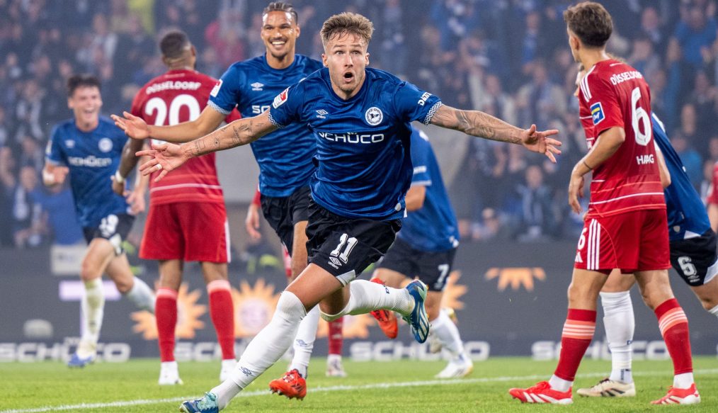 Carton plein pour Bielefeld : Düsseldorf explose à dix contre onze !