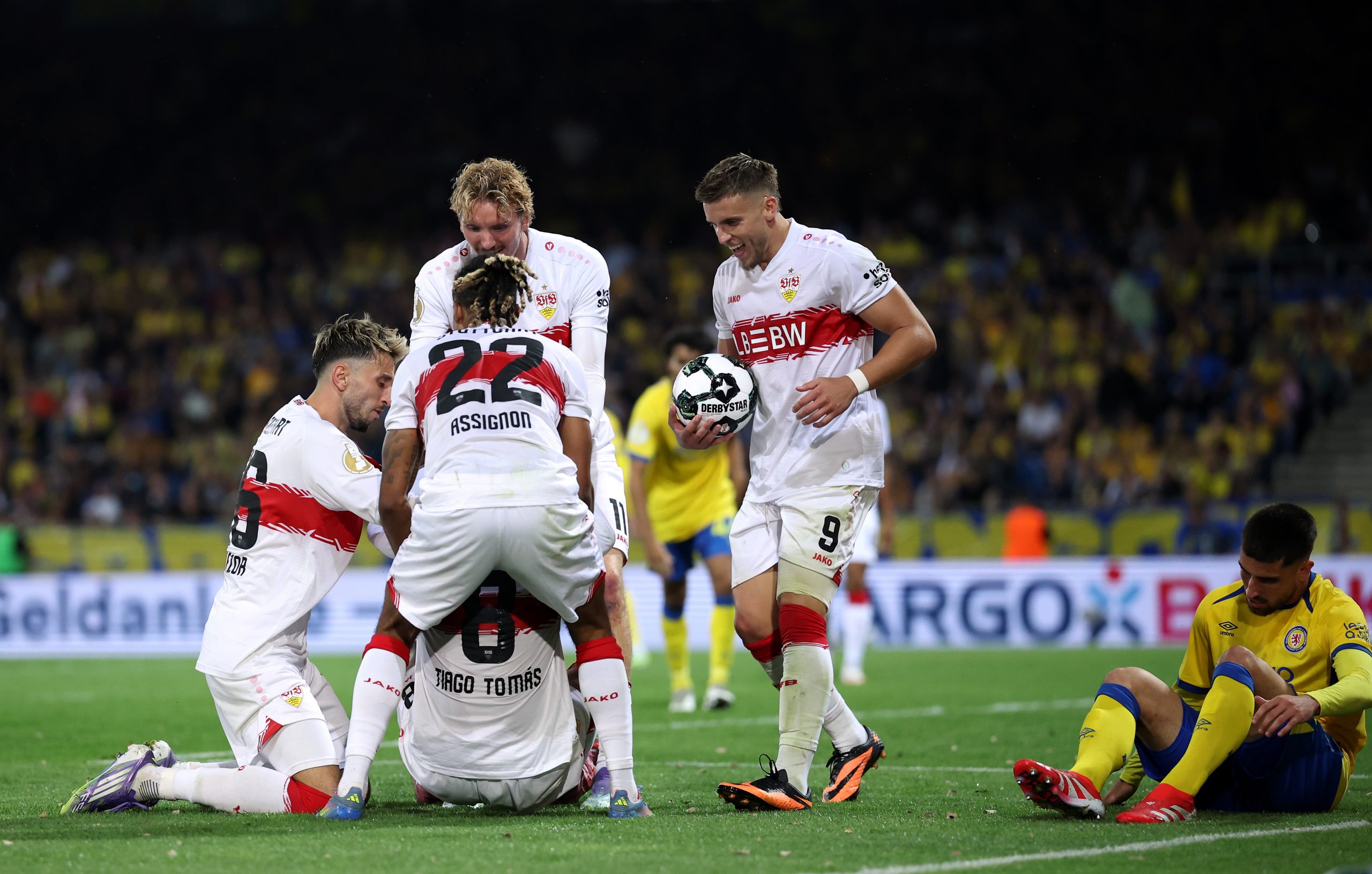 Coupe d’Allemagne : Stuttgart s’en sort aux tirs au but à Braunschweig après un match fou !