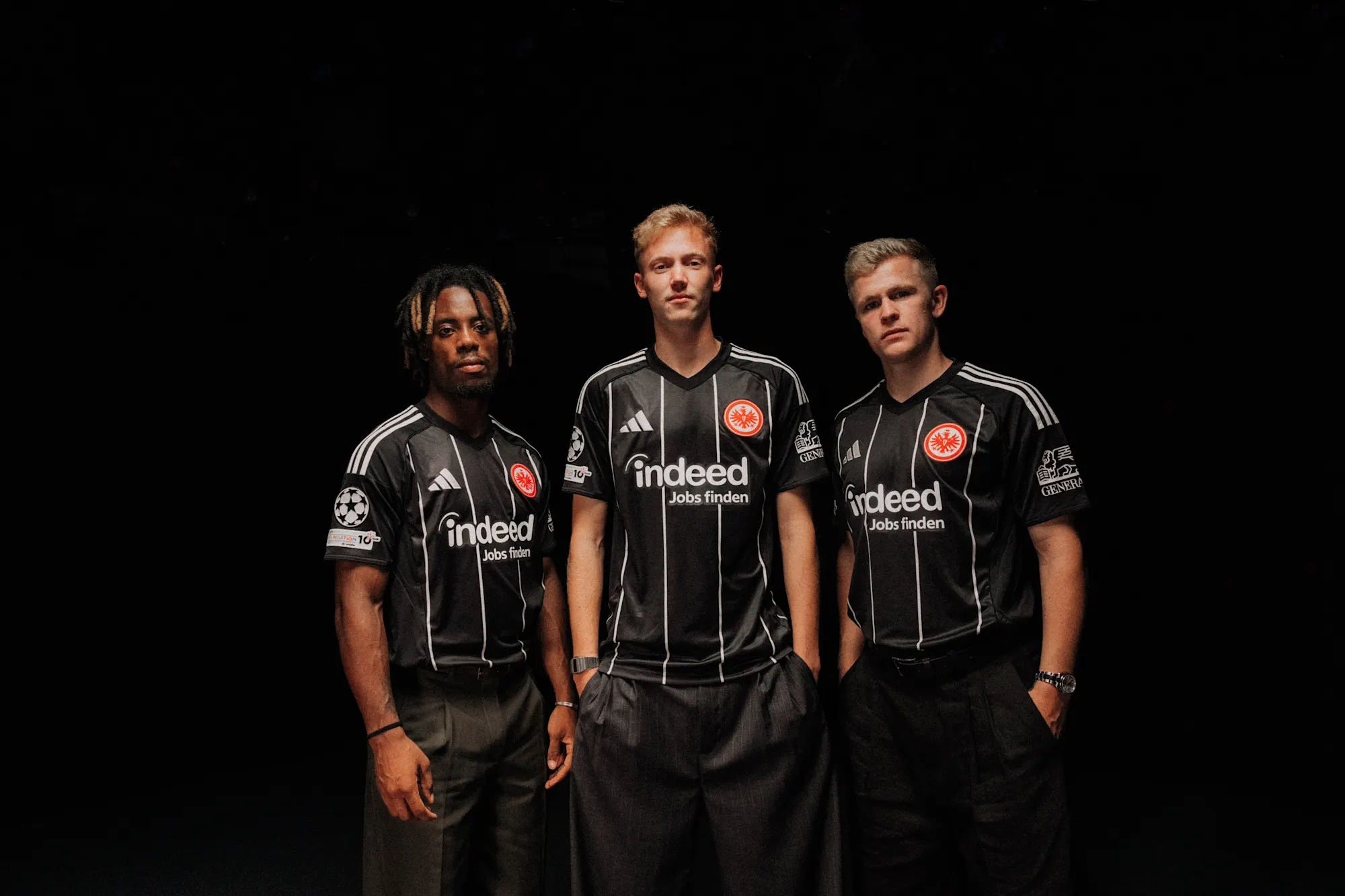Un maillot élégant pour l’Europe : l’Eintracht Frankfurt dévoile sa tenue Champions League !