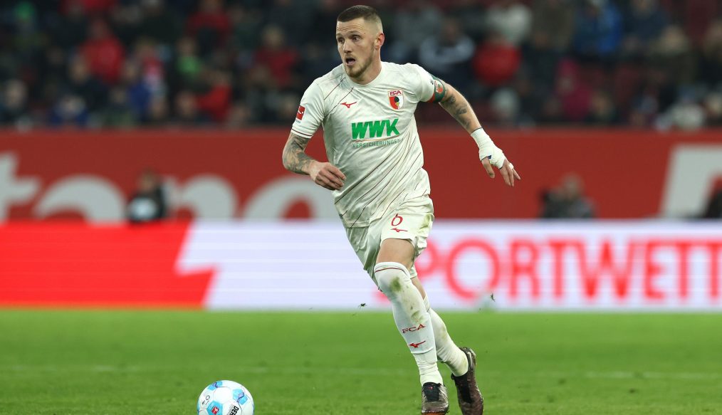 Fracture à la main pour Gouweleeuw, le capitaine du FC Augsburg incertain pour la reprise