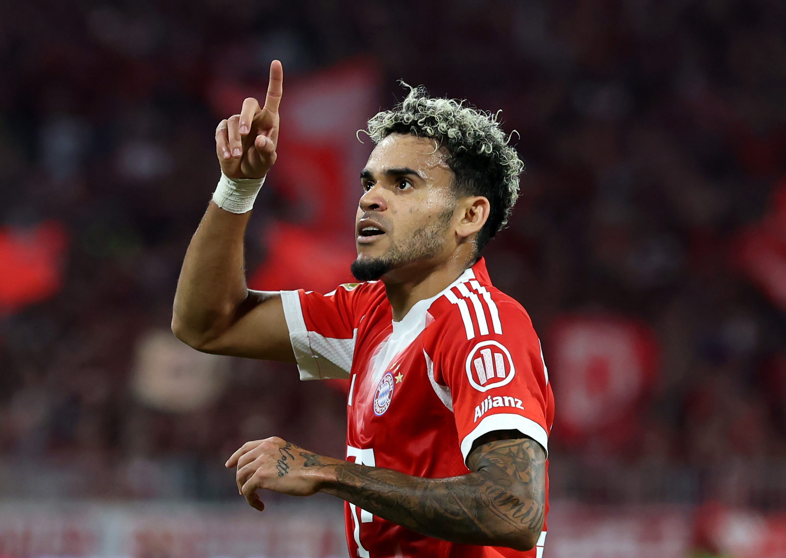 Le show Díaz, le triplé de Kane et la révélation Uzun : voici l’équipe type de la 1ère journée de Bundesliga !