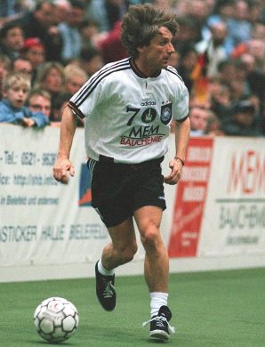 Hommage : Le Rot-Weiss Essen honorera Frank Mill lors du match de DFB-Pokal contre le BVB