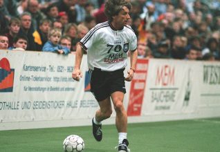 Hommage : Le Rot-Weiss Essen honorera Frank Mill lors du match de DFB-Pokal contre le BVB