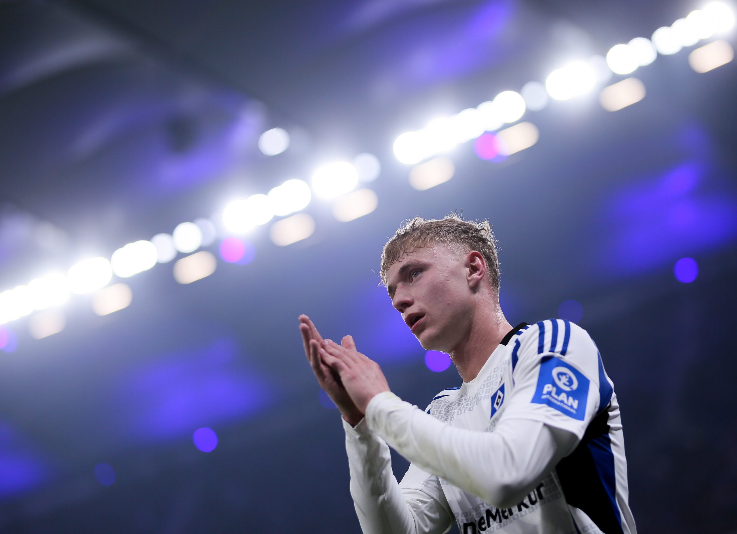 EXCLUSIVITÉ : On sait pourquoi Adam Karabec n’a pas été conservé par le HSV !
