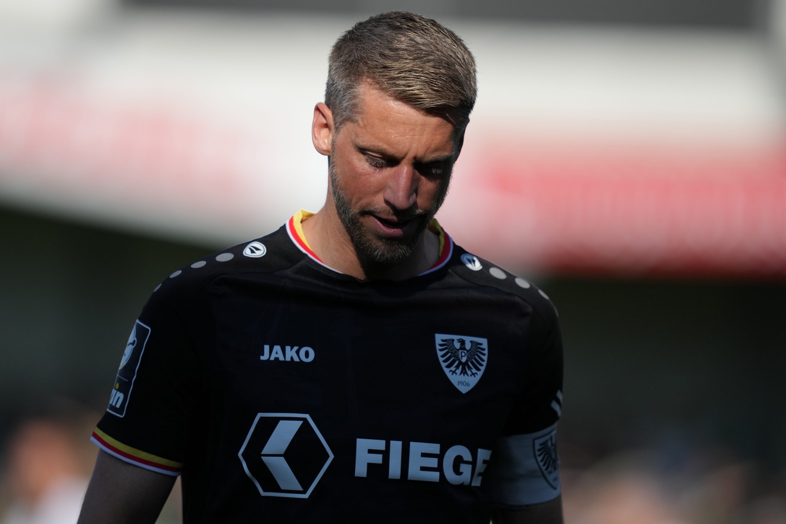 Scandale à Münster : Marc Lorenz, ex-capitaine, licencié pour des dons destinés aux enfants détournés ? Scandale à Münster : Marc Lorenz, ex-capitaine, licencié pour des dons destinés aux enfants détournés ?