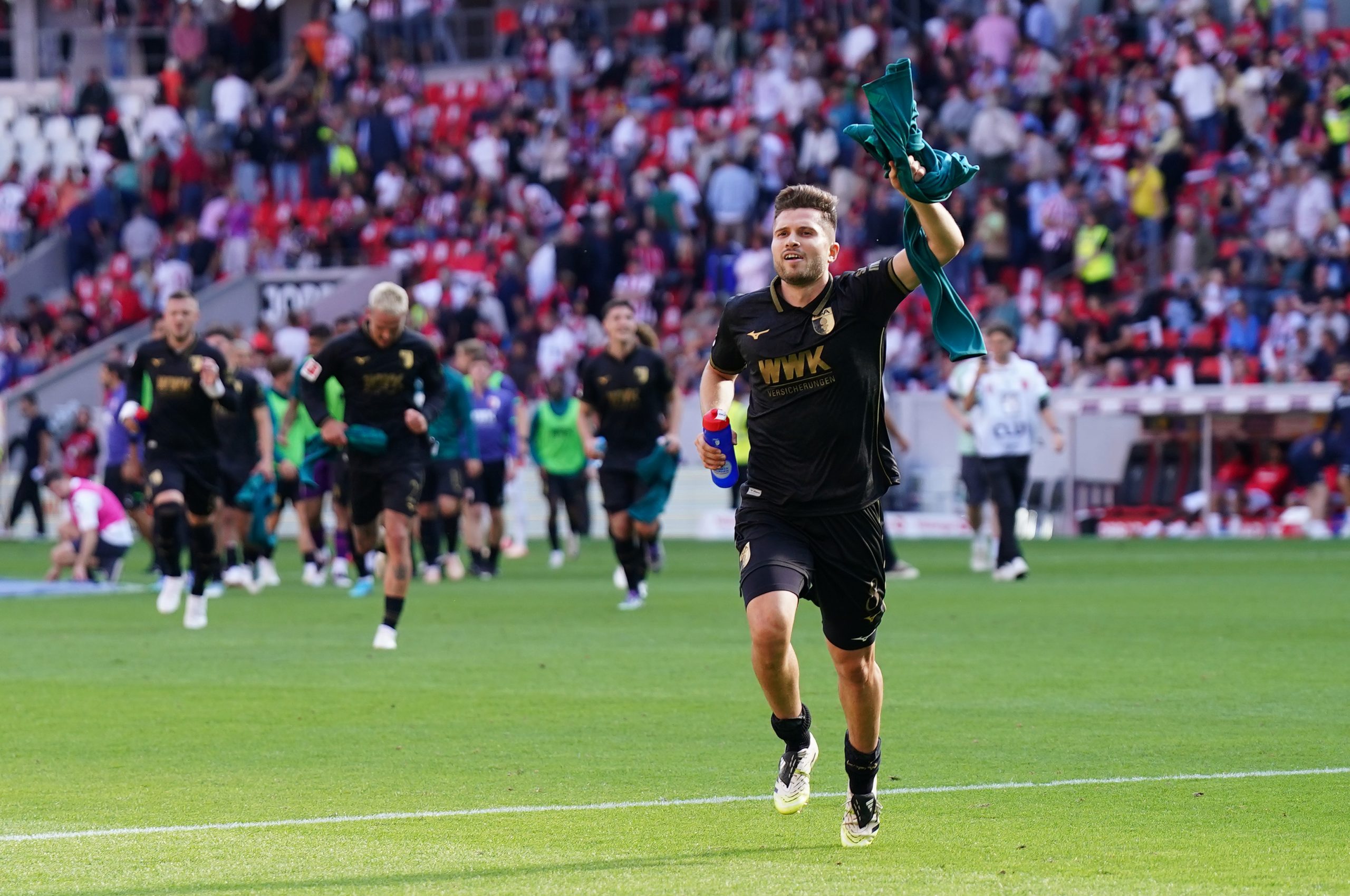 Augsburg frappe fort à Freiburg pour la première de Sandro Wagner en Bundesliga !