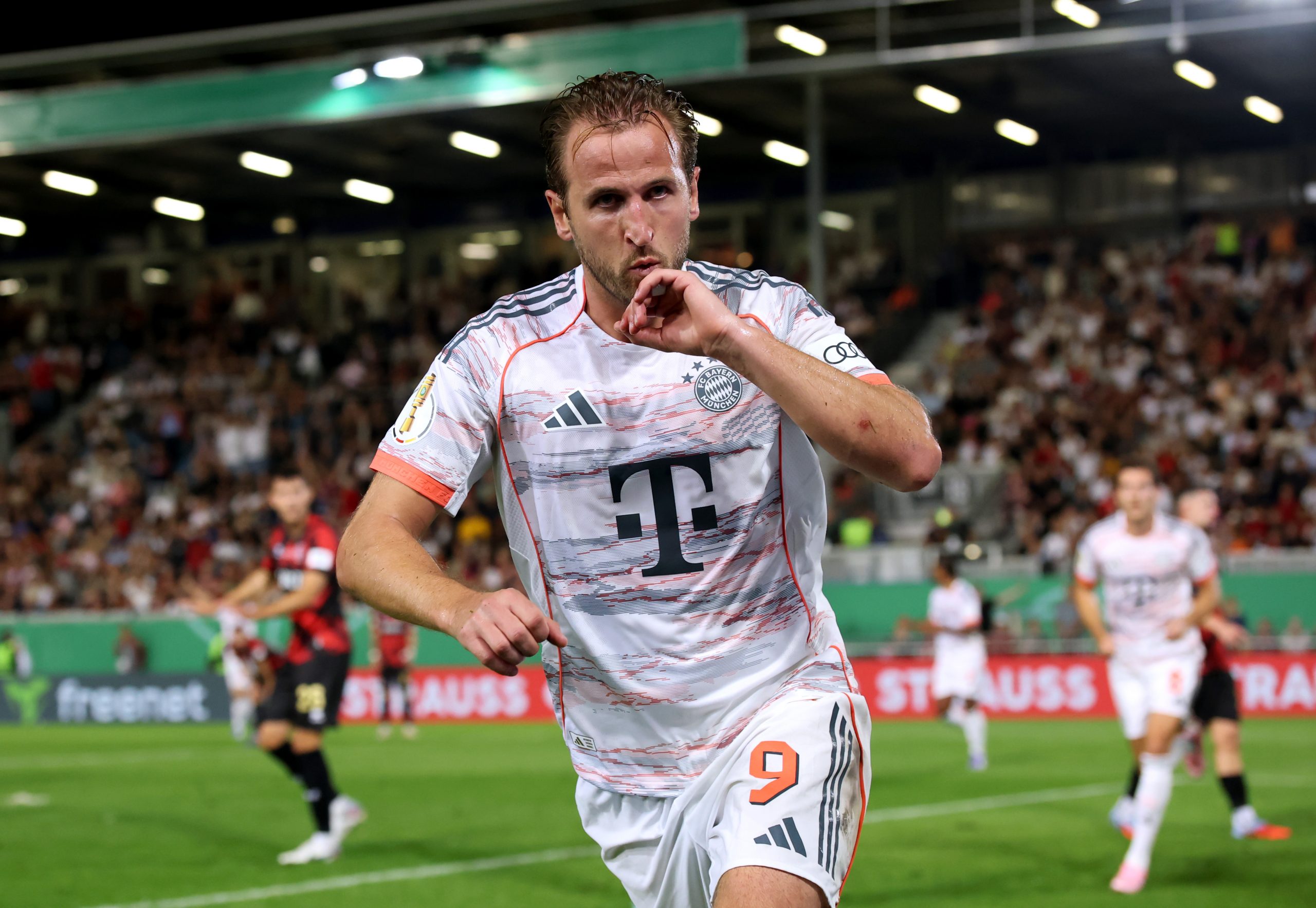 Kane sauve le Bayern à la 94ème : énorme frayeur à Wiesbaden en Coupe d’Allemagne !