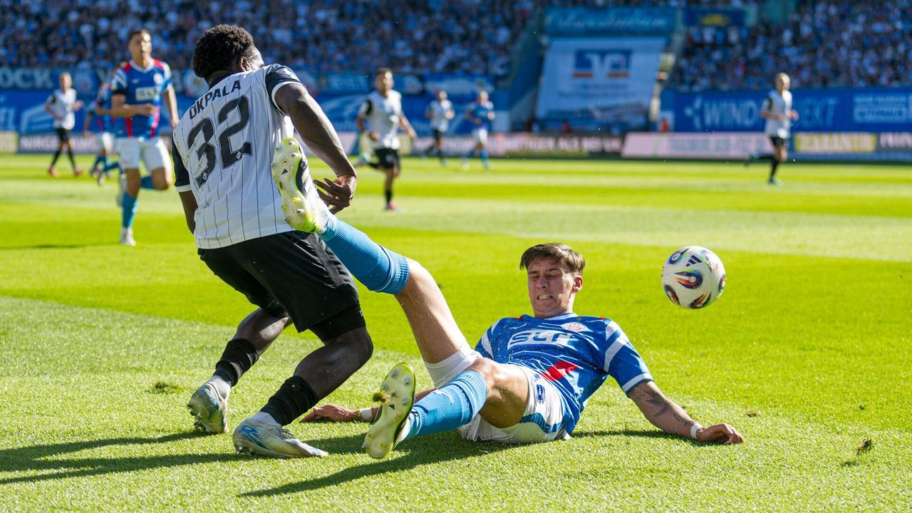 [VIDEO] En supériorité numérique, le Hansa Rostock peine mais bat Mannheim !