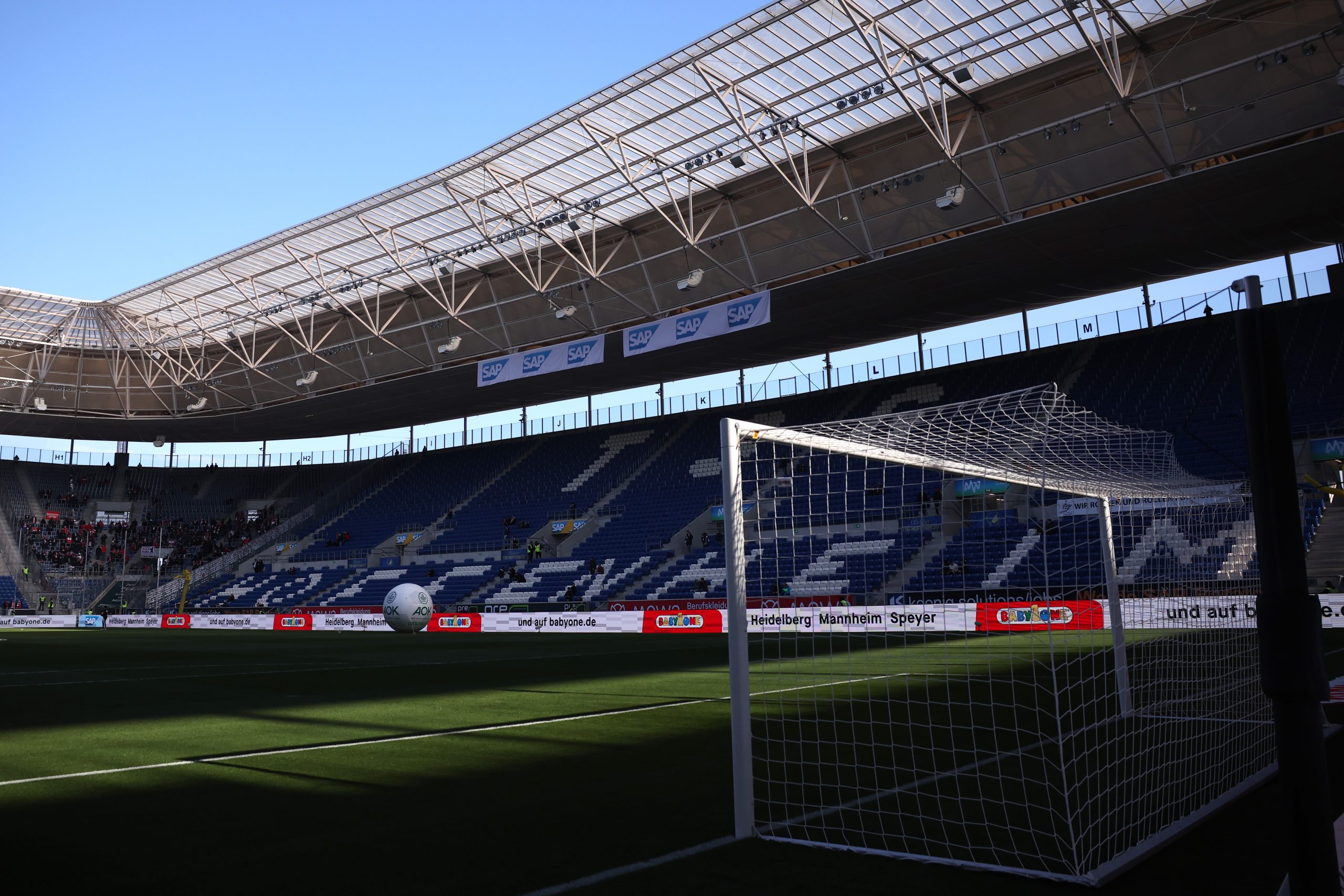 Scandale à Hoffenheim : deux proches de Dietmar Hopp exclus du stade !