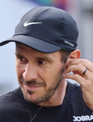 Quand le coach du SC Freiburg va à contre-courant : Schuster défend une règle que tout le monde critique !