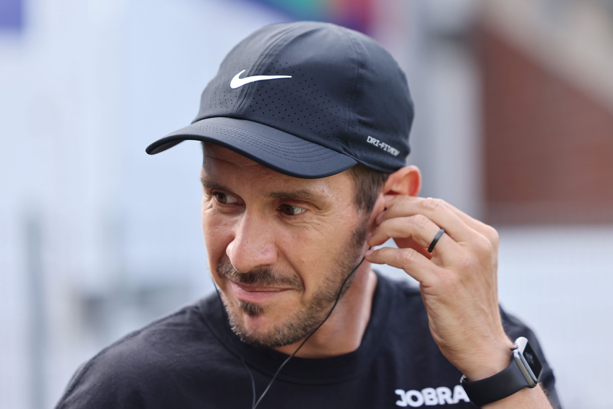 Quand le coach du SC Freiburg va à contre-courant : Schuster défend une règle que tout le monde critique !