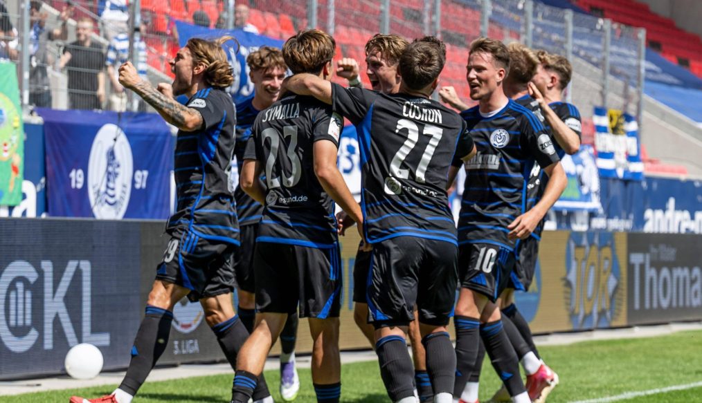 [VIDEO] Démonstration des Zebras à Regensburg : le MSV s’impose et prend la tête !